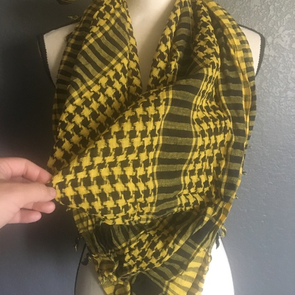 Yellow and Black Scarf - Picture 3 of 3
